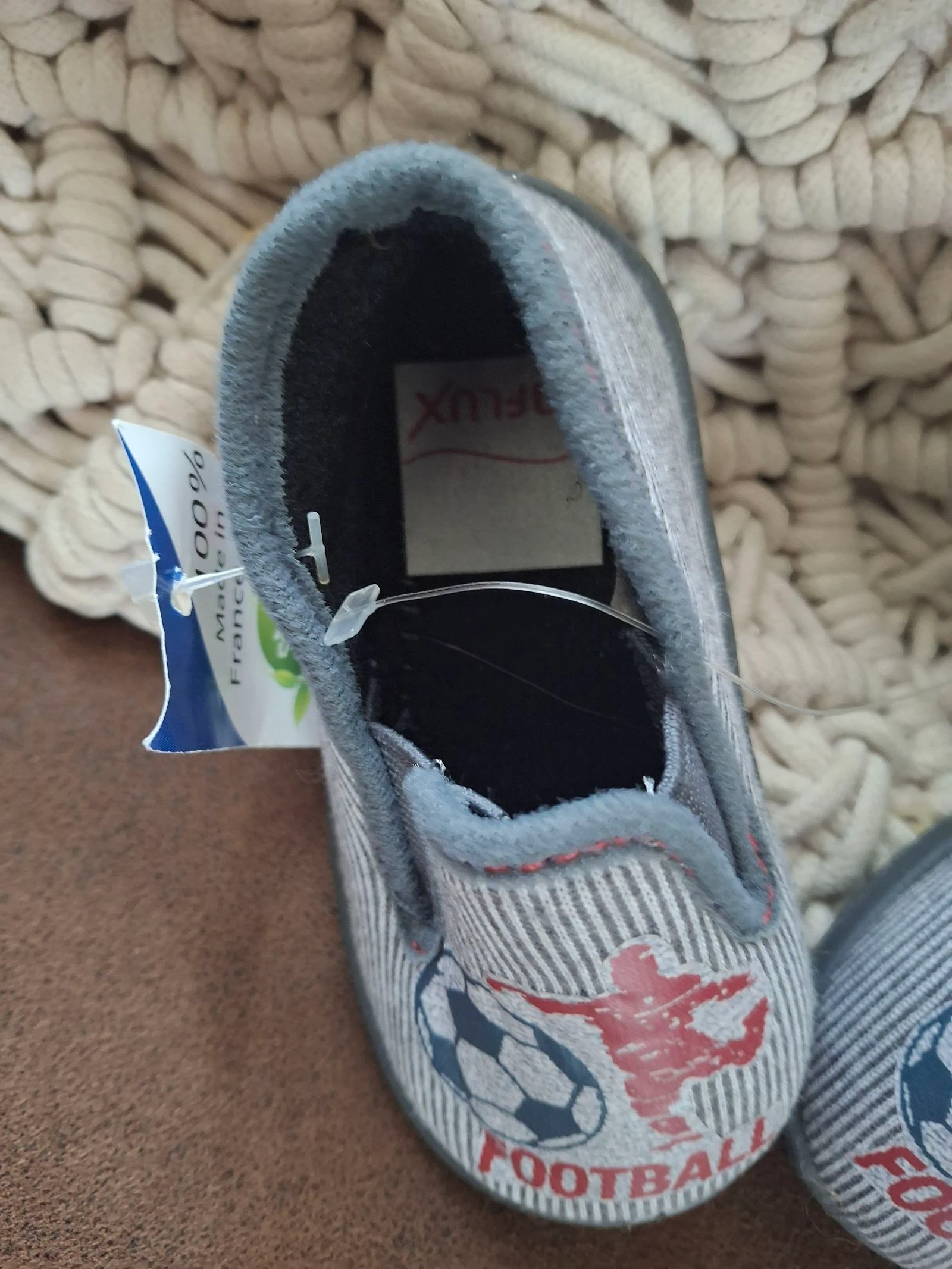 New baby football slippers with size 19 tag – photo 3